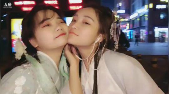 肖淑洁生命中的光和盐发布了一个斗鱼视频2019-04-01