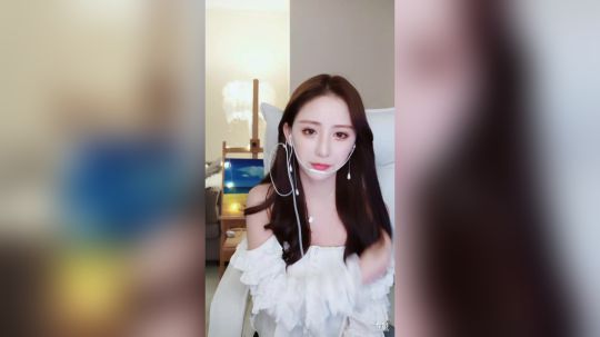 花街灯如昼zz发布了一个斗鱼视频2019-04-02