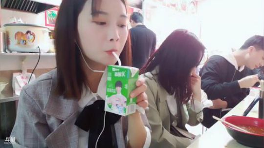 肖淑洁生命中的光和盐发布了一个斗鱼视频2019-04-03