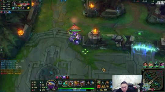 我在斗鱼看即将拥有人鱼线的PDD直播英雄联盟