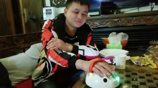 户外遛狗王飞哥发布了一个斗鱼视频2019-04-04