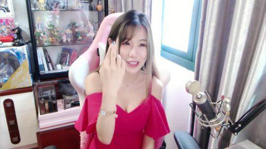 喵老师的圣诞树发布了一个斗鱼视频2019-04-04