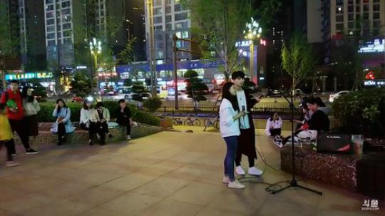 Smlia丶卡布奇诺发布了一个斗鱼视频2019-04-04