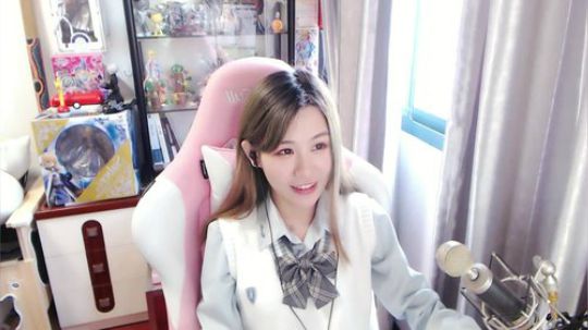 喵老师的圣诞树发布了一个斗鱼视频2019-04-05