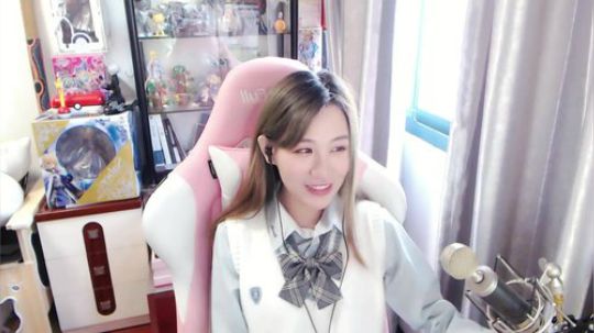 喵老师的圣诞树发布了一个斗鱼视频2019-04-05