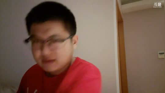 我在斗鱼看火力堂主直播户外