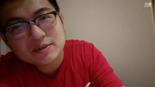 我在斗鱼看火力堂主直播户外