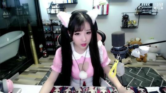 我在斗鱼看小女巫露娜直播二次元