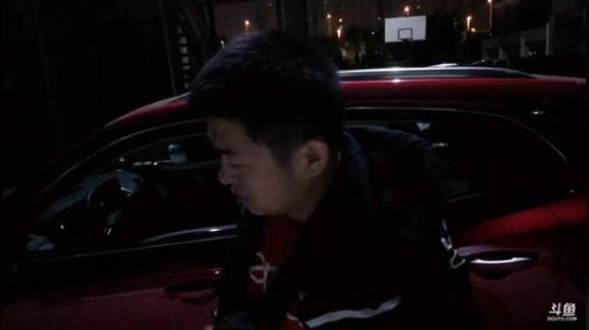 我在斗鱼看火力堂主直播户外