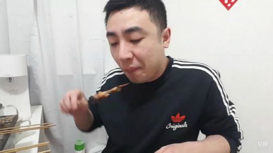 大鹏7889发布了一个斗鱼视频2019-04-07