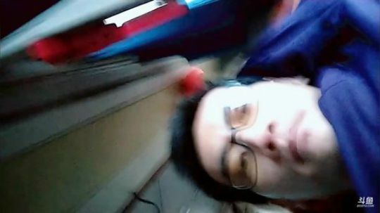 回家了  在坐车 2019-04-06 18点场