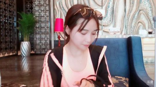 肖淑洁生命中的光和盐发布了一个斗鱼视频2019-04-07