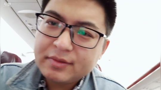 我在斗鱼看火力堂主直播户外