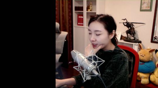 我在斗鱼看女流66直播主机游戏