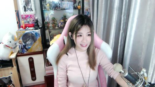 喵老师的圣诞树发布了一个斗鱼视频2019-04-09