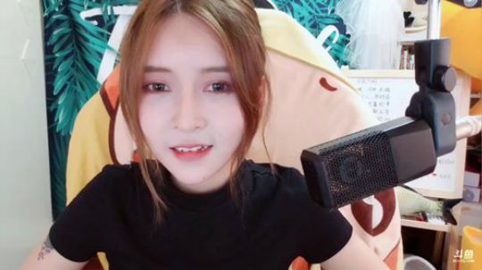 烙铁扎心了发布了一个斗鱼视频2019-04-10