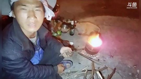 情怀直播ing，bgm很应景！