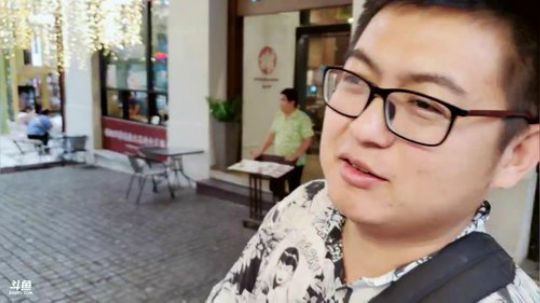 我在斗鱼看火力堂主直播户外