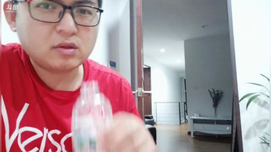 我在斗鱼看火力堂主直播户外