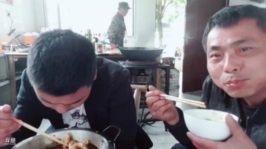 搭建基地准备聚会一些东西。 2019-04-13 11点场