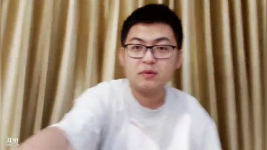 我在斗鱼看火力堂主直播户外