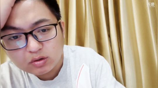 我在斗鱼看火力堂主直播户外