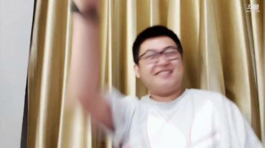我在斗鱼看火力堂主直播户外