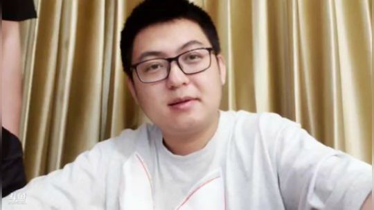我在斗鱼看火力堂主直播户外