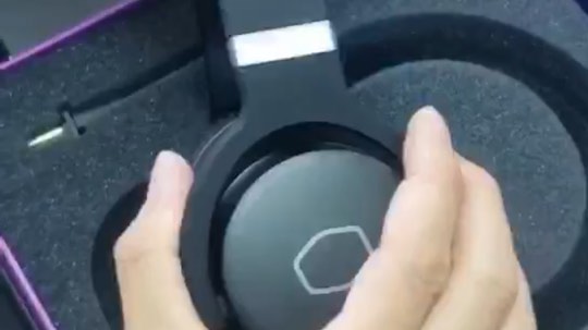 开箱：酷妈家的一款电竞吃鸡耳机?真不错。