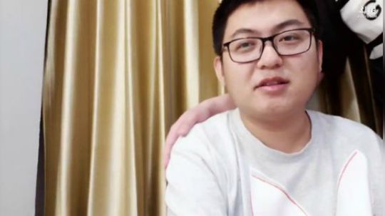 我在斗鱼看火力堂主直播户外