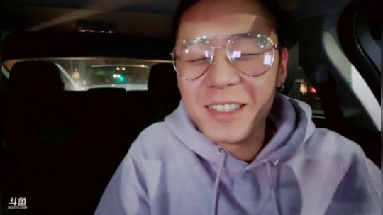 吃个饭 聊5毛钱八卦 2019-04-15 11点场
