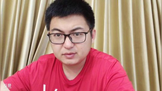 我在斗鱼看火力堂主直播户外