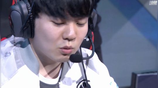 完美世界mc发布了一个斗鱼视频2019-04-15