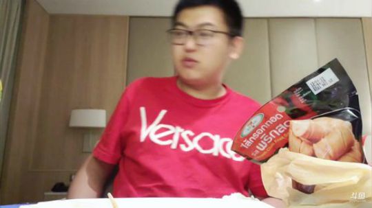 我在斗鱼看火力堂主直播户外