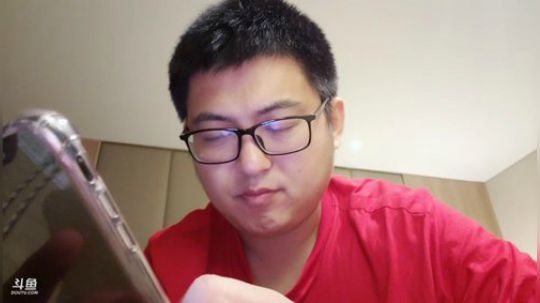 我在斗鱼看火力堂主直播户外