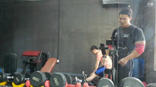 各位健身房年卡，私教开始了 2019-04-16 15点场