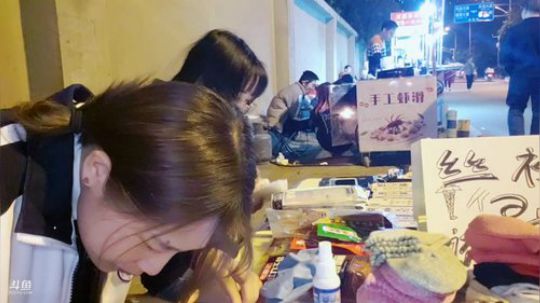 姑：今日兼职-贴膜卖袜子辣条 2019-04-15 21点场