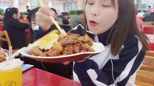 姑：今日兼职-贴膜卖袜子辣条 2019-04-15 17点场