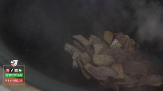 我在斗鱼看野食小哥直播美食