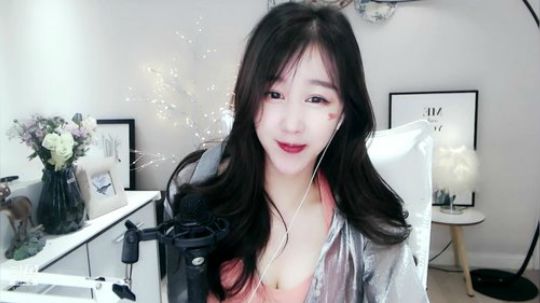 天暗TAN发布了一个斗鱼视频2019-04-17