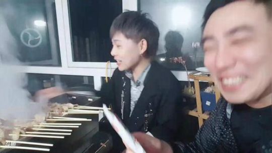 我在斗鱼看无尽无尽的无尽直播美食
