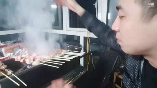 大鹏7889发布了一个斗鱼视频2019-04-18
