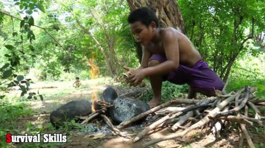 【荒野戏精】毛蛋的味道真让人上瘾！嚼得一嘴的毛！