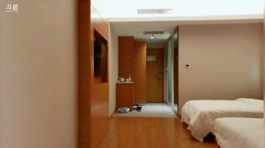 我在斗鱼看火力堂主直播户外