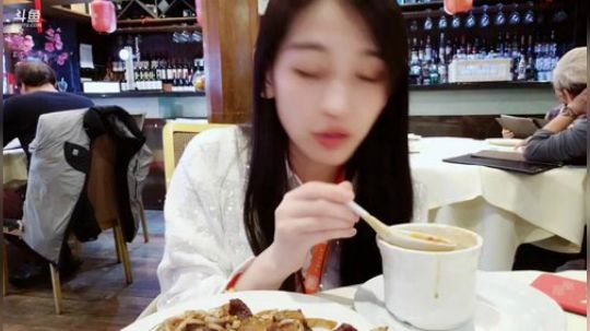 叶知秋:比赛完 吃个饭 2019-04-19 01点场