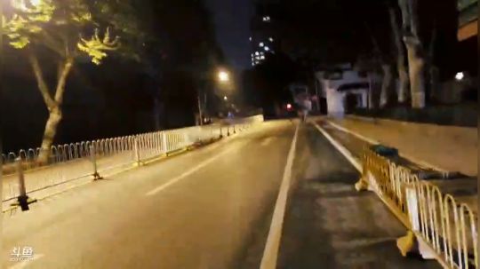 我在斗鱼看火力堂主直播户外