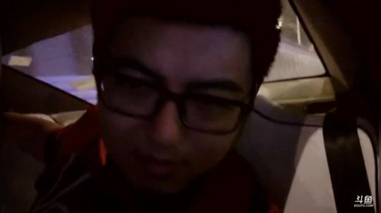 我在斗鱼看火力堂主直播户外