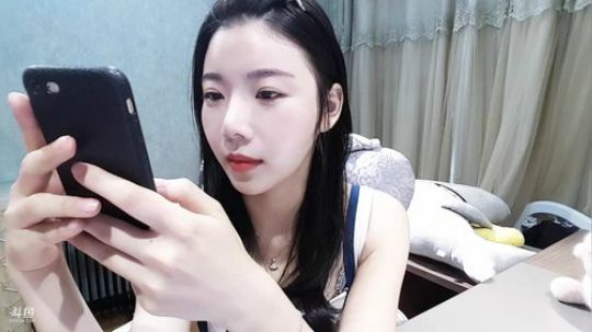 小姨子：播什么也不知道就是不敢问？ 2019-04-20 15点场