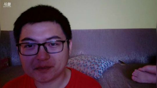 我在斗鱼看火力堂主直播户外