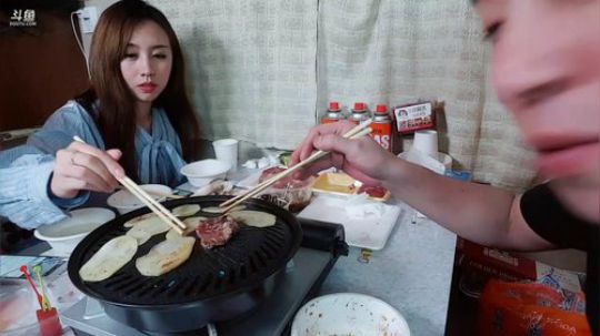 我在斗鱼看无尽无尽的无尽直播美食